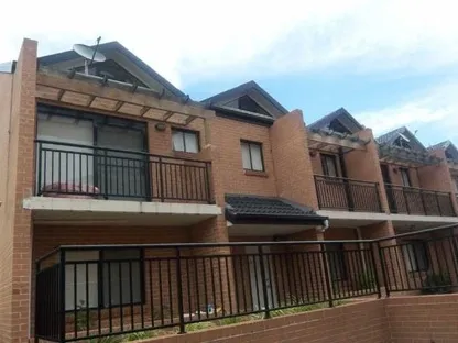 MODERN 3 BEDROOM TOWNHOUSE