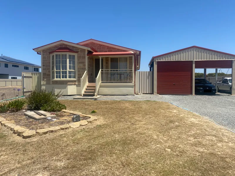 Investors, take note! Great returns! Fantastic Ocean views as far as the eye can see!