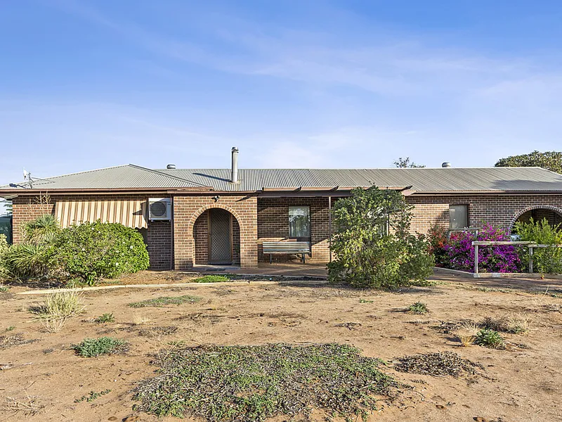 Home, Sheds, Location & Space!