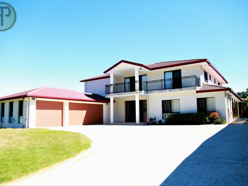 Luxury Furnished - 4 Master-Bedroom Hilltop Solar Panelled House