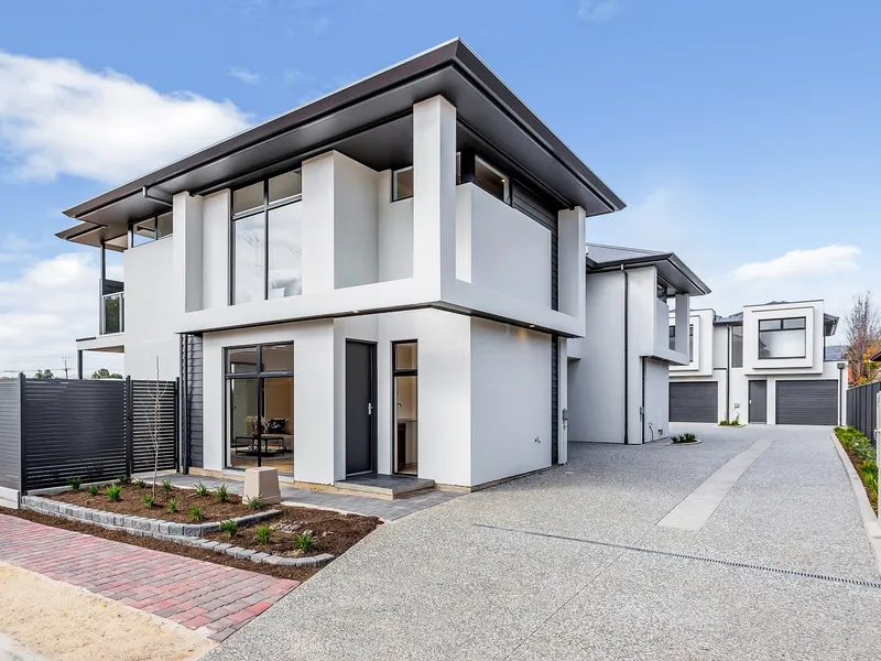 BRAND NEW SOPHISTICATED TOWNHOUSE IN CONVENIENT CAMPBELLTOWN!