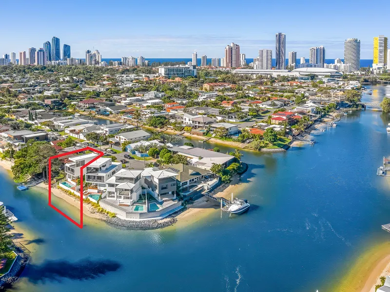 Affordable Luxury Waterfront Villa - Broadbeach Waters