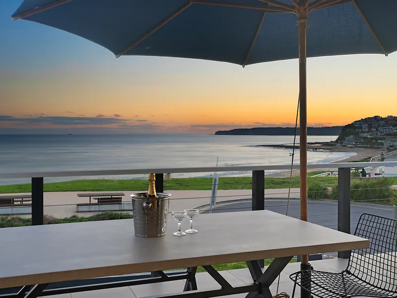 FULLY FURNISHED - SHORT TERM - EXECUTIVE STYLE WITH STUNNING VIEWS !!