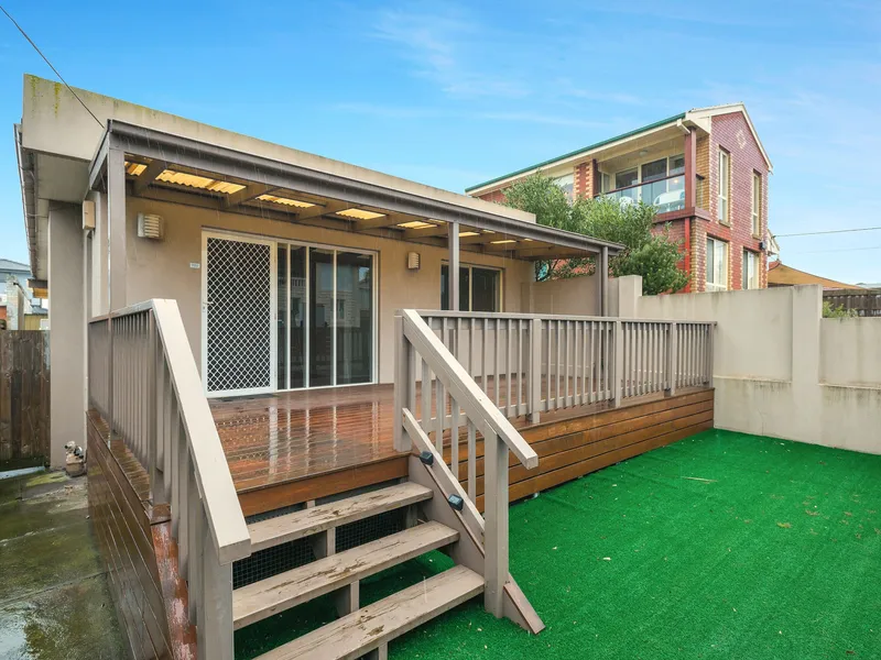 3 BEDROOM HOME | METRES TO THE BEACH | FANTASTIC LOCATION