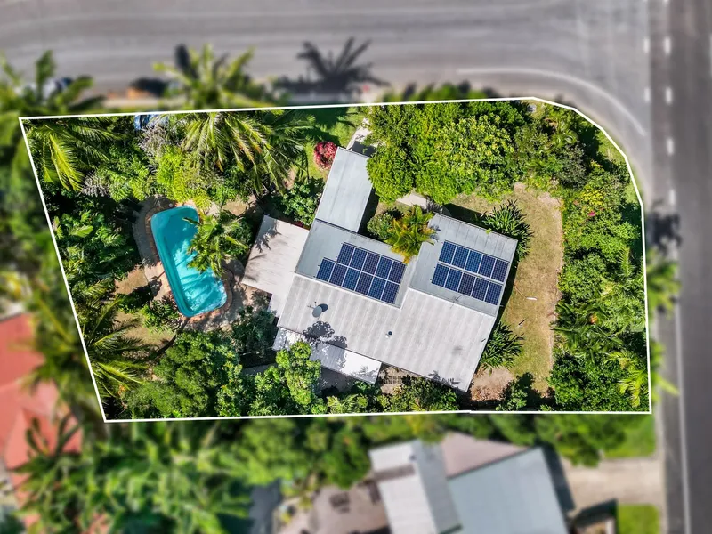 CORNER BLOCK - POOL - SOLAR - EXCELLENT LOCATION