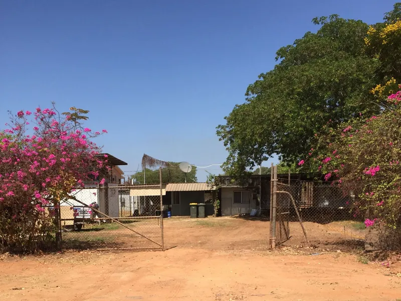 FREEHOLD PROPERTY FOR SALE IN BORROLOOLA. 890M2 OF LAND WITH LIVABLE DWELLING