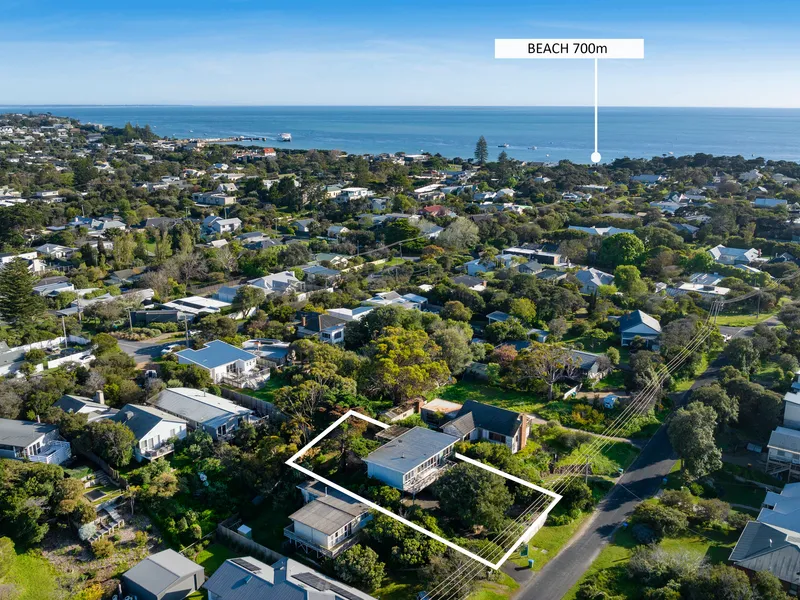 Coastal cottage 700m to both the bay & ocean foreshore