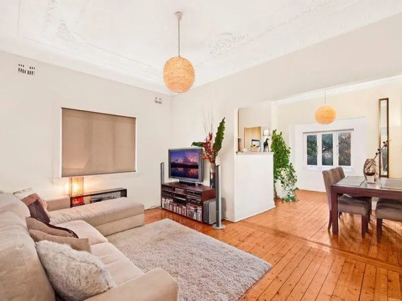 Two bedroom apartment just minutes to Bondi Beach!!