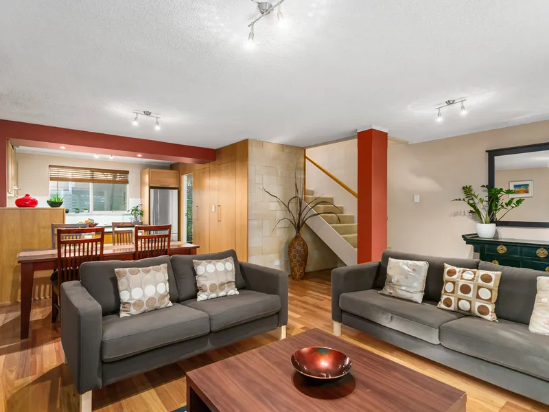 STYLISH PAD! - PERFECT LOCATION!