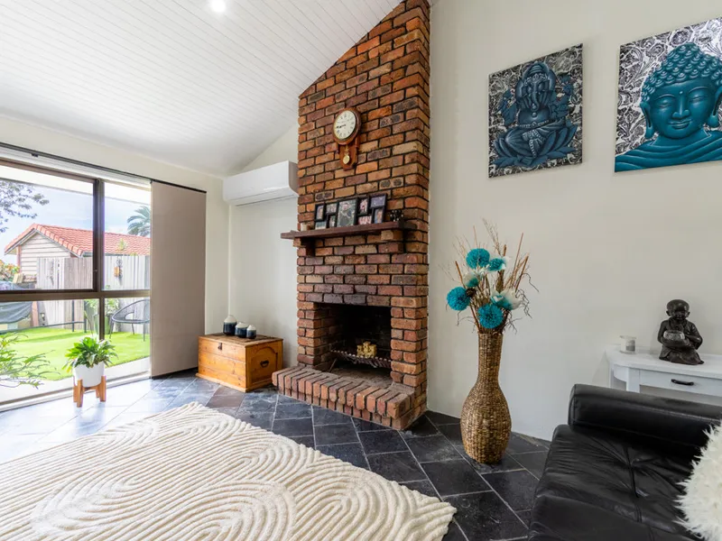 A WONDERFUL LARGE HOME WITH SPACE AND OPTIONS… AND PLENTY OF BOTH.