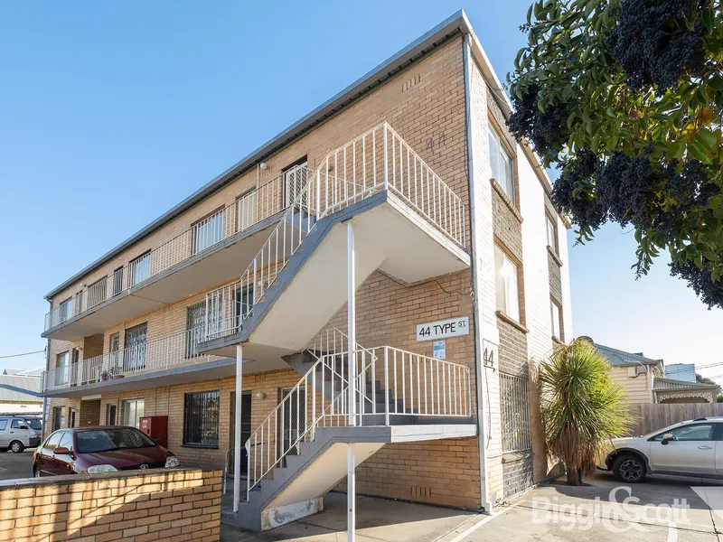 FRESHLY PAINTED 1 BEDROOM APARTMENT AVAILABLE NOW!