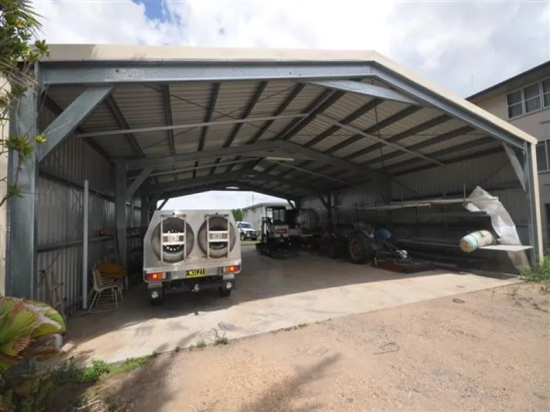 BIG BLOCK, BIG SHED AND WIDE FRONTAGE - IN TOWN
