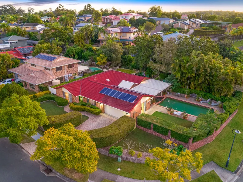 SUPERB OUTDOOR INDOOR LIVING IN SOUGHT-AFTER LOCALE