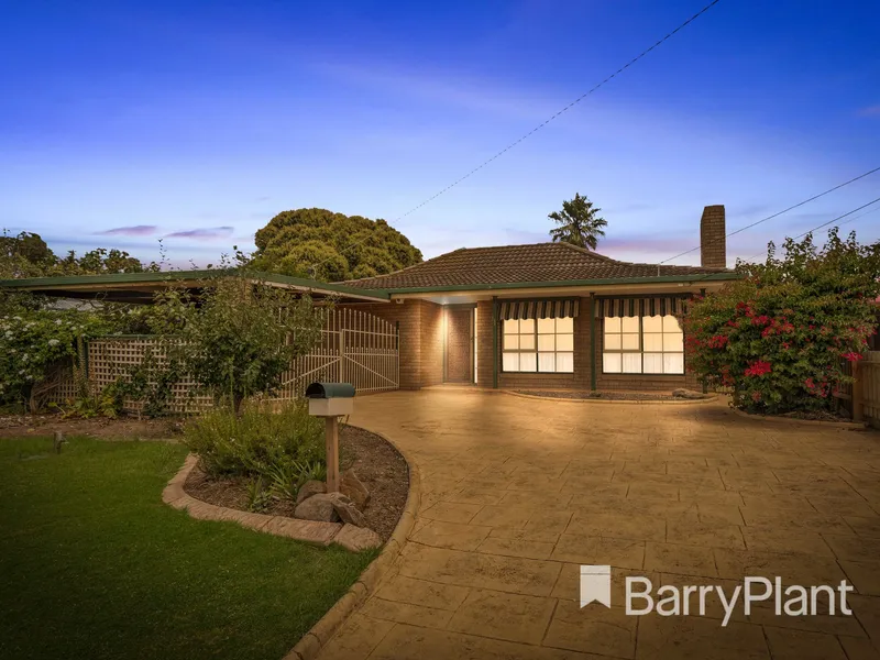 QUALITY FAMILY HOME WITH THE LOCATION TO MATCH!!