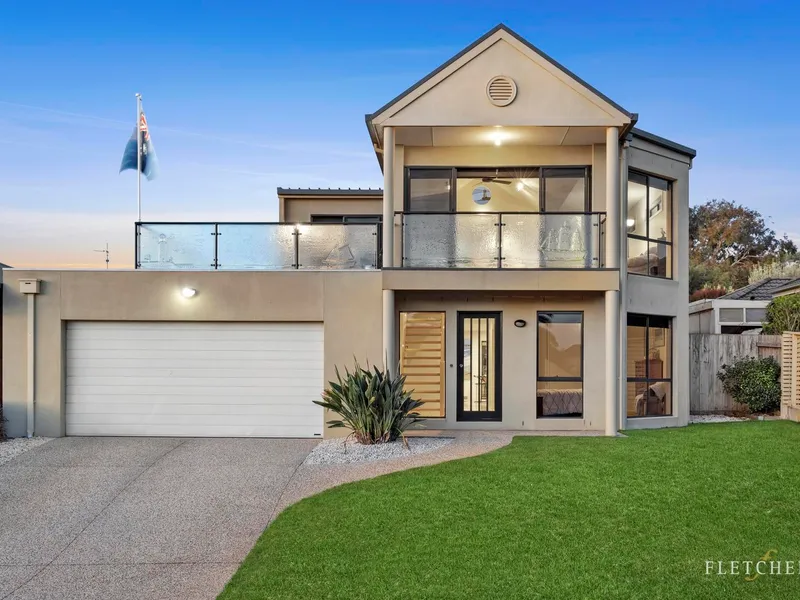 Panoramic Bay Views & Striking Sunsets