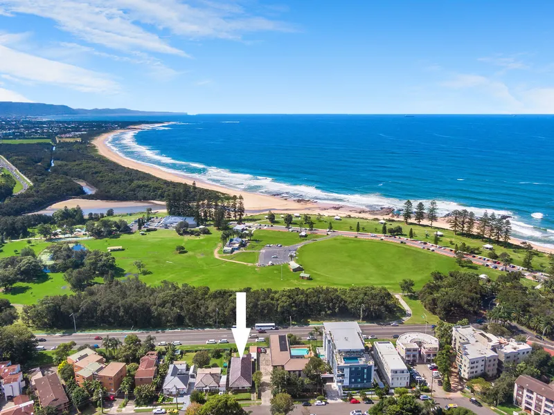 Blue chip locale, only two minutes walk to the beach. 