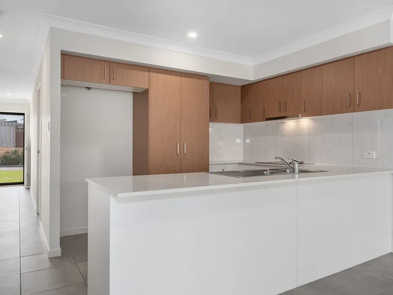 Modern & Spacious Family Home - AC + ceiling fans!