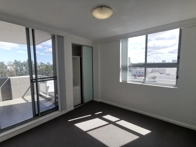 Luxury two bedrooms with 2 bathrooms unit only $450 per week