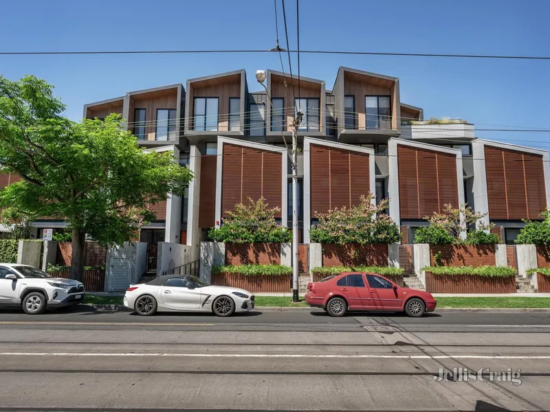 Sophisticated single-level charm