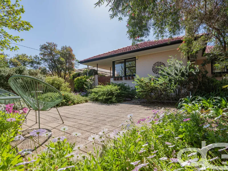 Charming Coolbellup Cottage