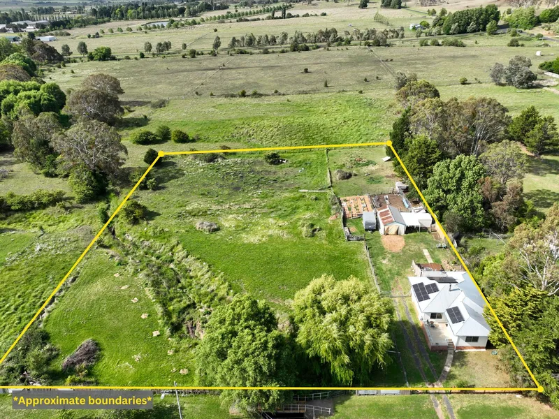 Hobby Farm Only 800m From The Glen Innes Main Street