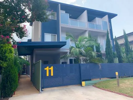 2 Bedroom Ground Floor unit with Spacious Courtyard. 