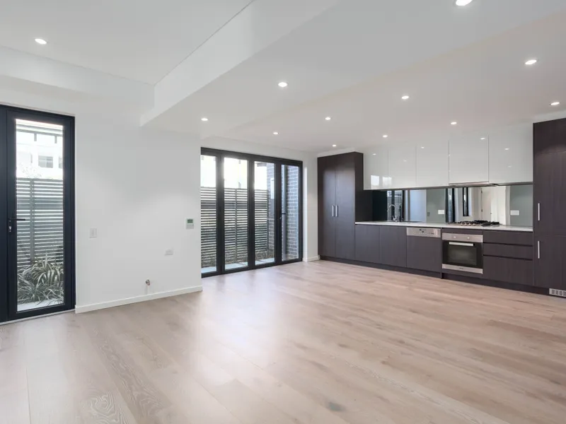 Near New Designer One Bedroom Apartment