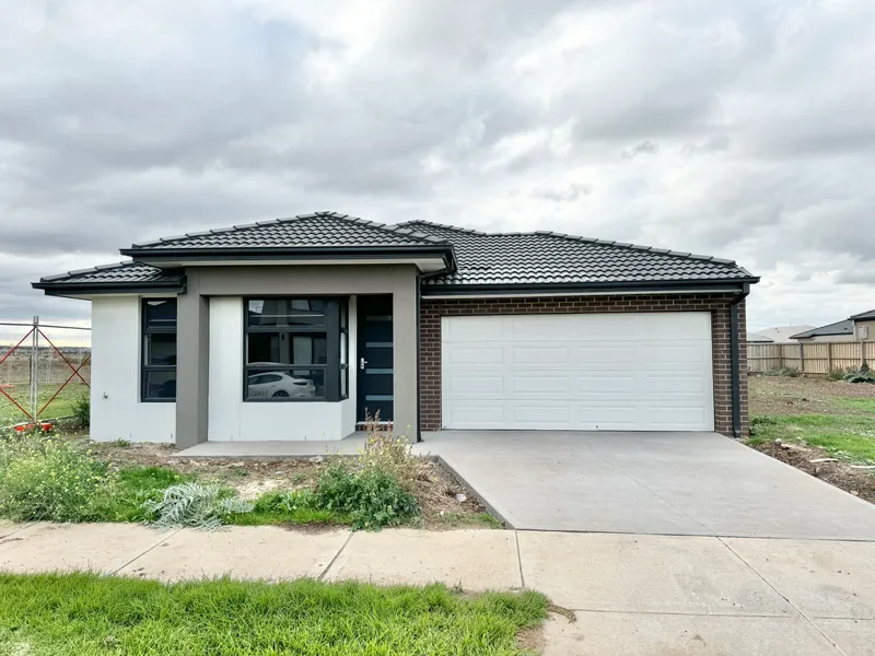 Brand New Property In Manor Lakes!!!