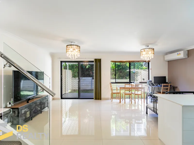 SPACIOUS 3 BEDROOM TOWNHOUSE IN A SECURE COMMUNITY