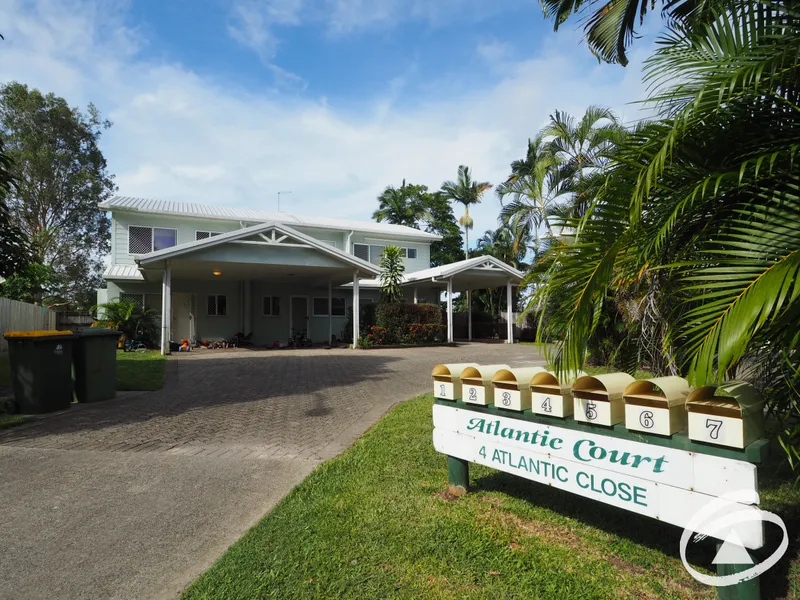 TOWNHOUSE WITH PRIVATE COURTYARD