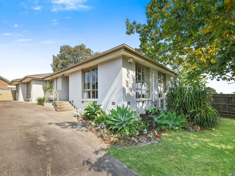 WELCOME TO 10 WARRADALE COURT, NOBLE PARK NORTH