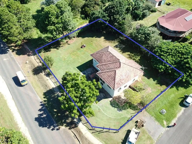 IN TOWN - Big and Beautiful Queenslander (1206m2 land)