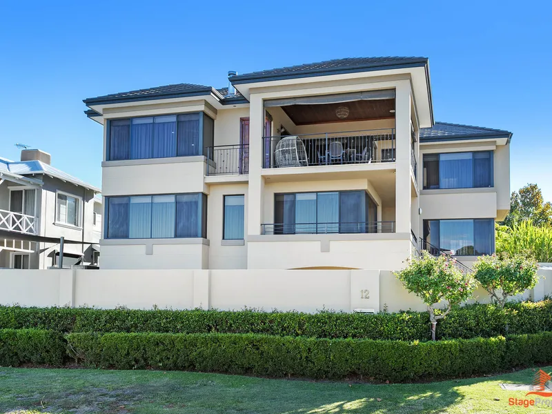STUNNING RIVER-VIEW FAMILY HOUSE! 