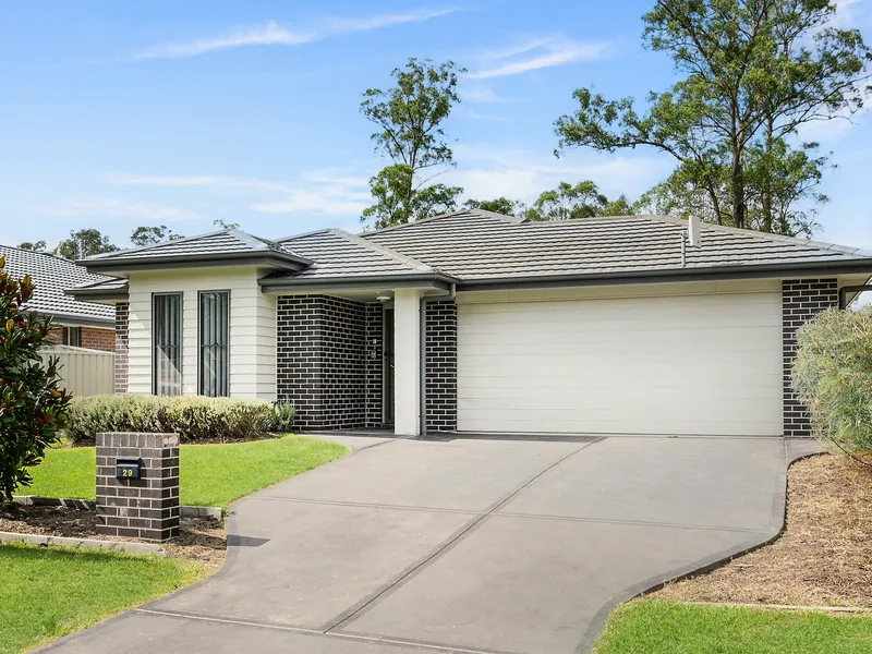 NEAR NEW BRICK AND TILE FAMILY HOME