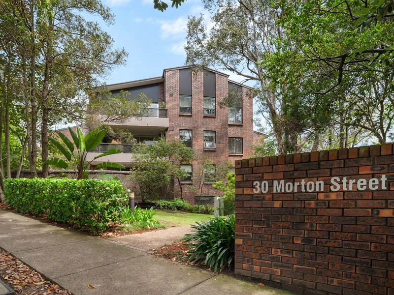 Renovated top floor apartment with private elevated leafy outlooks