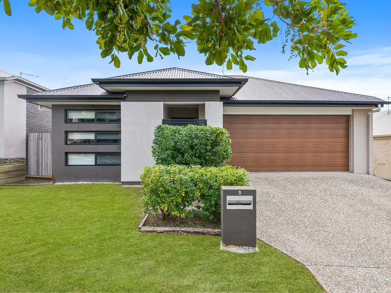 ULTRA MODERN FAMILY HOME IN PRESTIGE DEEBING HEIGHTS