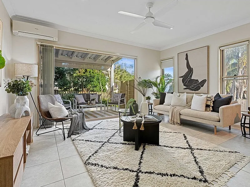 EXECUTIVE TOWNHOUSE IN PREMIER LOCATION