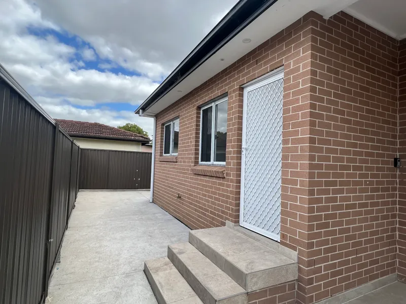 NEAR NEW GRANNY FLAT!!!