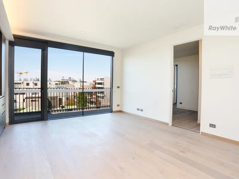 UNIQUE LOOK, ENVIABLE LOCATION!