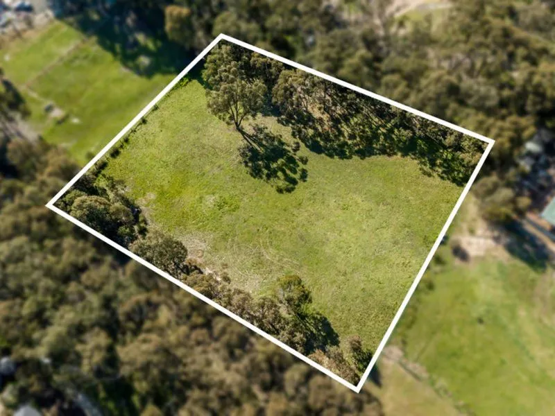 COUNTRY LIFESTYLE ACREAGE - 1.75 ACRES