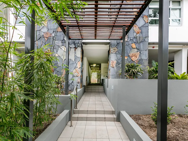 Luxury, Style, Lakeside Living