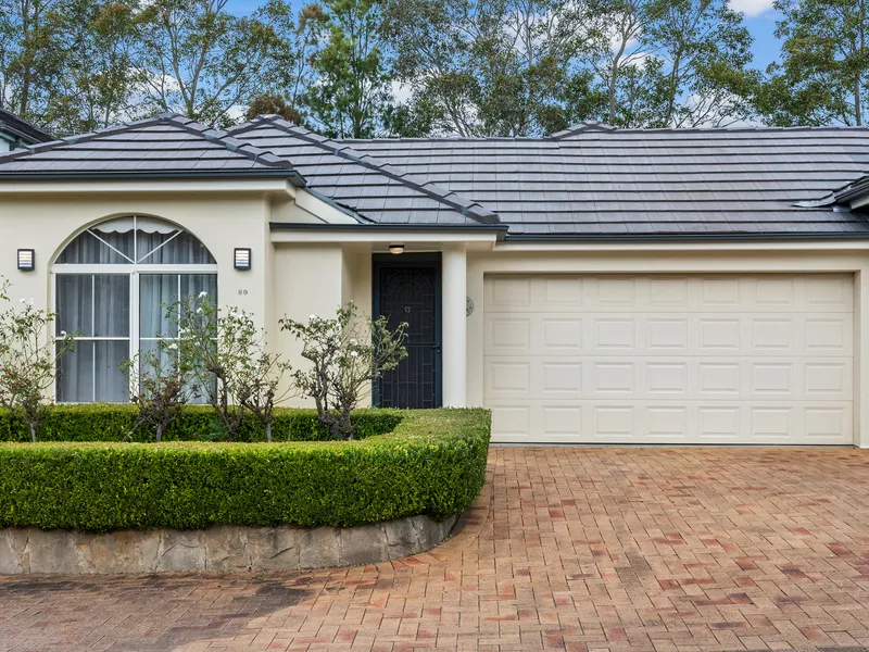 Pristine, single level & easy care