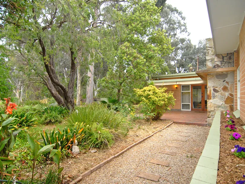 ATTENTION LINEAR PARK BUYERS, CORNER ALLOTMENT WITH ABSOLUTE LINEAR PARK FRONTAGE