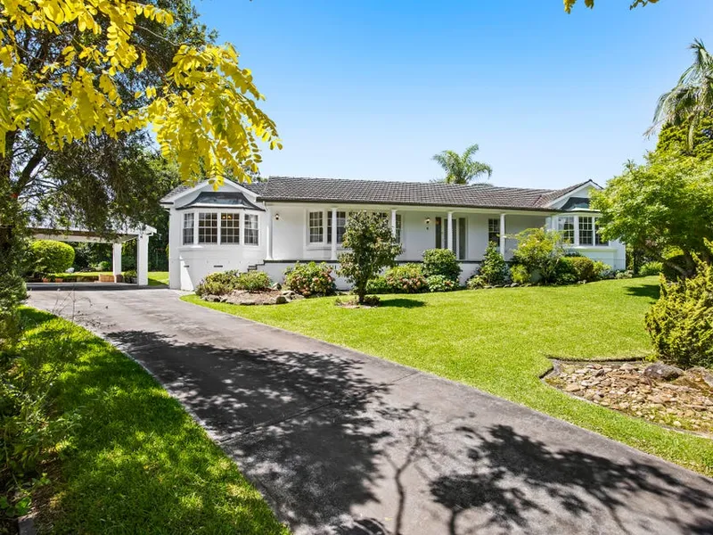 Attractive freshly carpeted and repainted 5 bed house