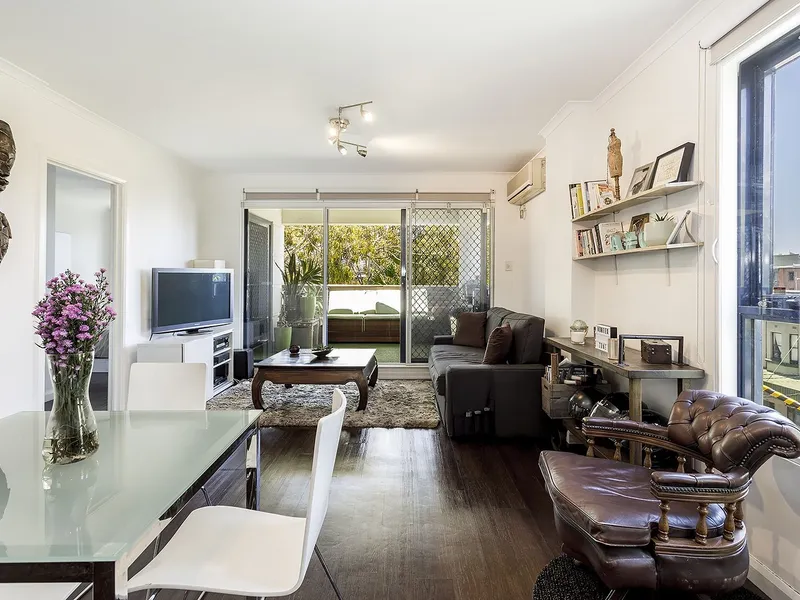 Spacious & Convenient Living in Vibrant Precinct