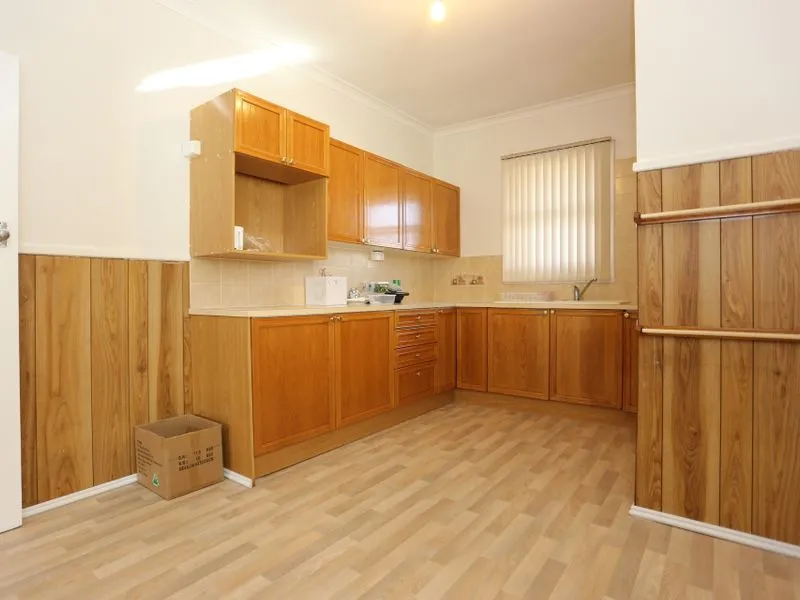 Split air-con in living area and main bedroom!