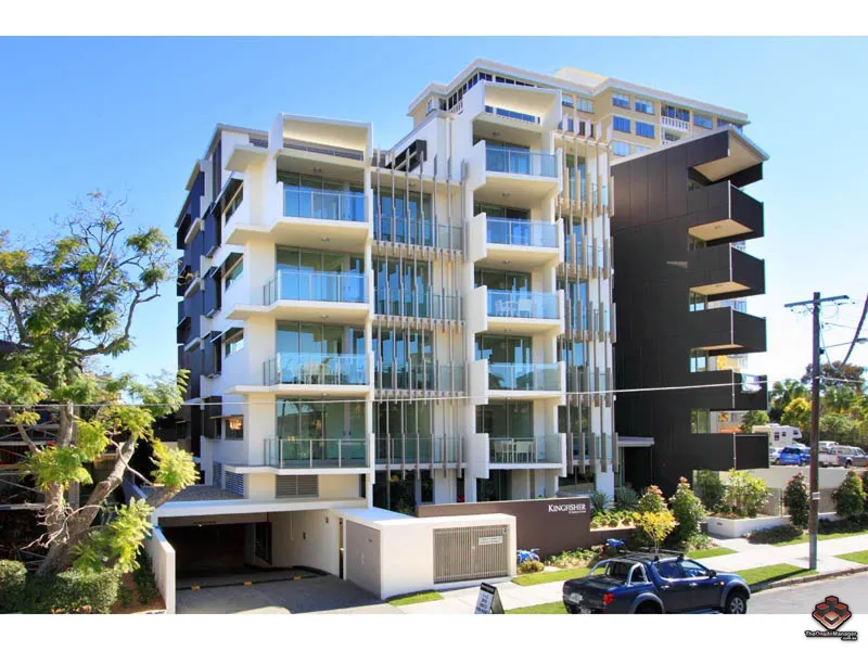 LUXURY APARTMENT IN THE HEART OF TRENDY NEW FARM FULLY FURNISHED