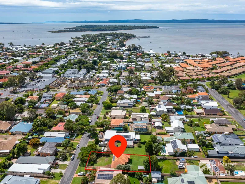 HUGE 915M2 BLOCK BY THE WATER - SO MANY OPPORTUNITIES!