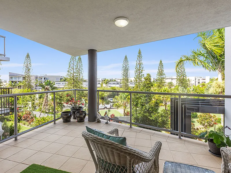 Neat & Tidy in an enviable lifestyle location!