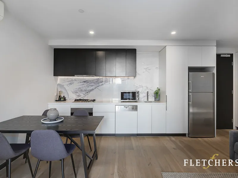 STYLISH AND SOPHISTICATED EBONY APARTMENT